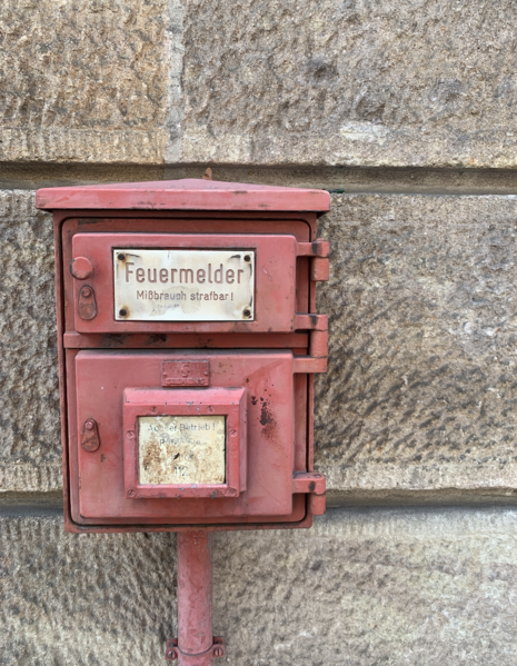 Datei:Feuermelder Amalienstrasse.png