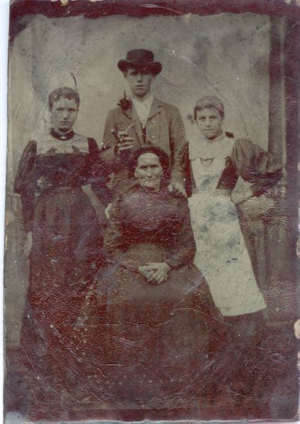 Datei:Kirchweihfoto 1.jpg