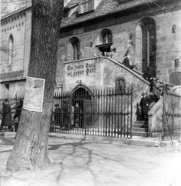 Datei:Emporenaufgang April 1950.jpg