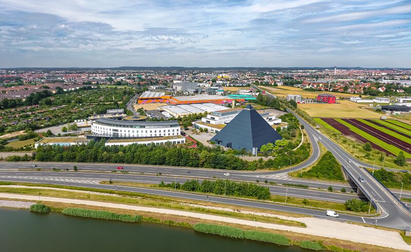 Datei:FW CWV Hotel Pyramide.jpg