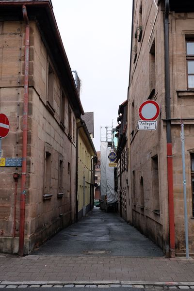 Datei:Fußweg Königs- Bäumenstraße 2021.jpg