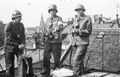 Brandschutz-Übung auf dem Dach des ehem. Kaufhaus Tietz am Kohlenmarkt 4, in der Bildmitte Emma Frank (geb. Scheiner) mit zwei weiteren Kolleginnen, 1938
