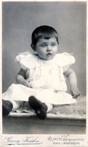 MiF Kind im Kleid.jpg