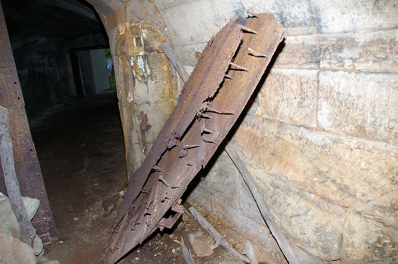 Datei:Bierkeller Burgfarrnbach 3.jpg