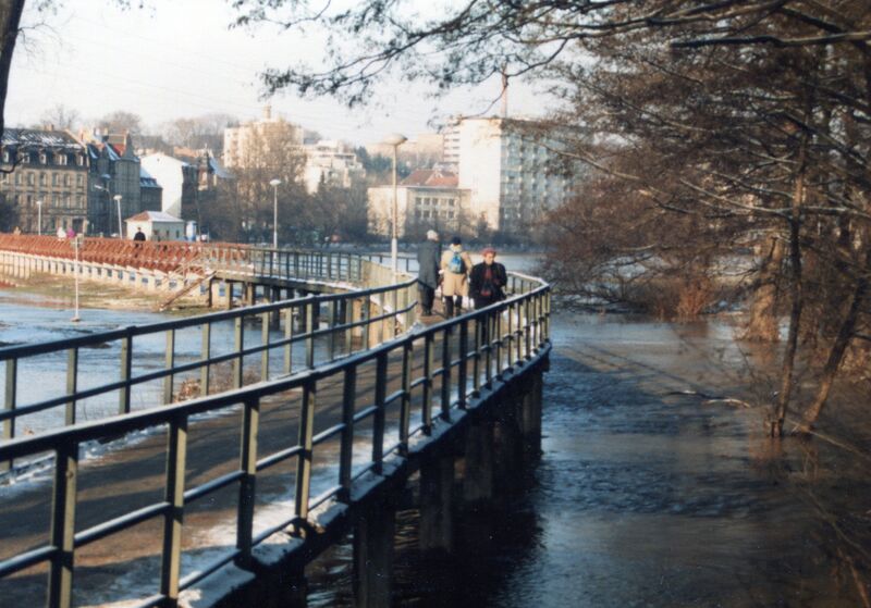Datei:NL-FW 04 0462 KP Schaack Hochwasser Hardsteg 3.1.1987.jpg