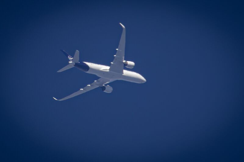 Datei:20250407 D-AIXY 002.jpg