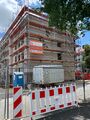 Sanierung des Gebäudes Leyher Straße 36, hier noch mit den ehem. Kunstwerken von Gudrun Kunstmann, Juli 2020