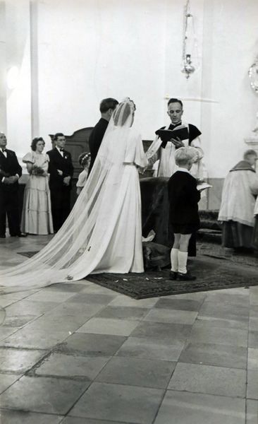 Datei:St Heinrich Trauung Reinmann 1949 4.jpg