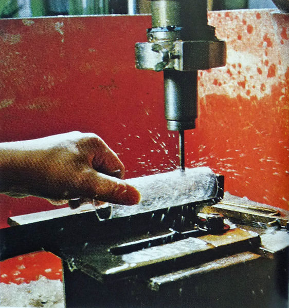 Datei:Doria manuelle Glasbearbeitung.jpg