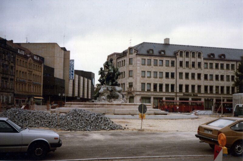 Datei:NL-FW 04 0477 KP Schaack Bahnhofplatz 9.1985.jpg