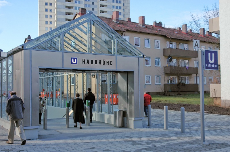 Datei:Fürth U-Bahnhof Hardhöhe Eingang.jpg