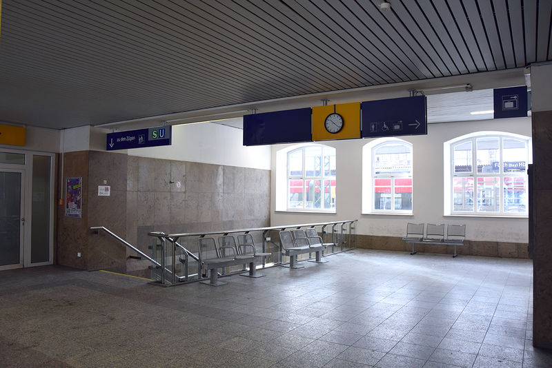 Datei:Hauptbahnhof Wartebereich.jpg