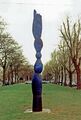 Objekt "Mare" von Alfred Opl auf dem Fürther Skulpturenweg, Dezember 2000.