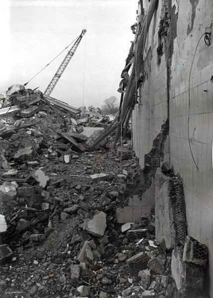 Datei:Abriss Schlachthalle Rinderschlachthalle img952.jpg