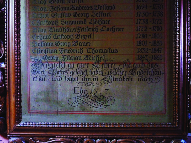 Datei:Pfarrertafel mit Löhnerinschrift.jpg