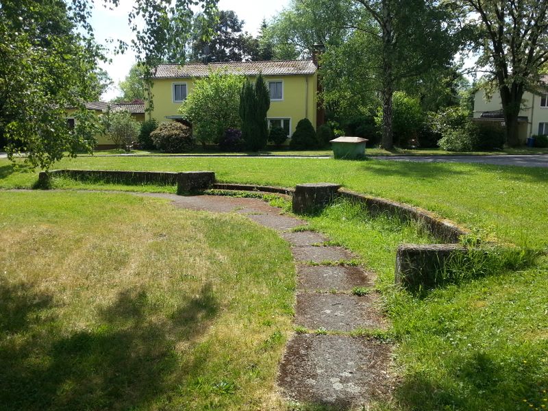 Datei:Villa Wahnsinn Teich I.jpg