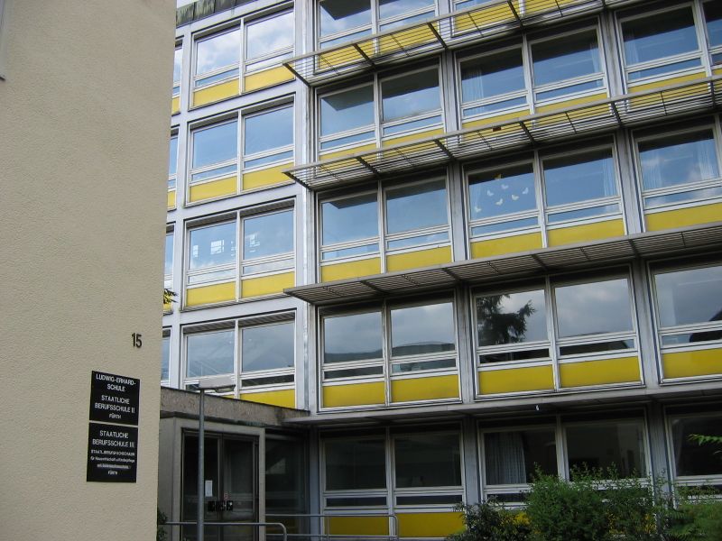 Datei:Ludwig-Erhard-Schule 2007.jpg