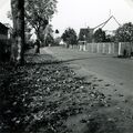 Stadelner Hauptstraße im Herbst. Das Haus von Julius Schrems noch ohne Stockwerksaufbau. Ahornbäume säumten noch die Straße, 1935