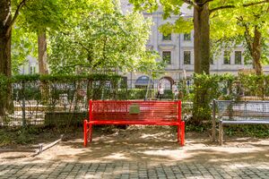 Rote Bank in der Adenaueranlage