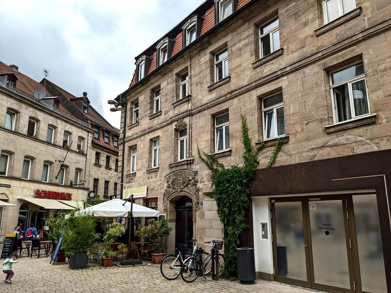 Datei:Alexanderstraße 1-3 Juni2023.jpg