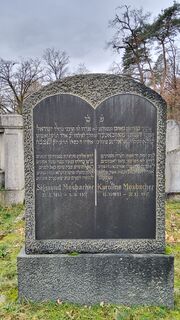 Grab Sigmund und Caroline Mosbacher.jpg