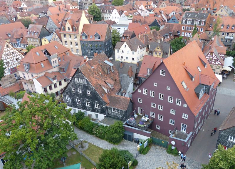 Datei:Kirchenplatz Südseite.JPG