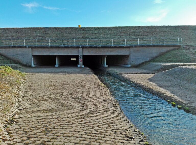 Farrnbach Kanalunterführung a 2020.jpg