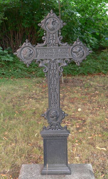 Datei:Grabkreuz Küchenloesch.jpg