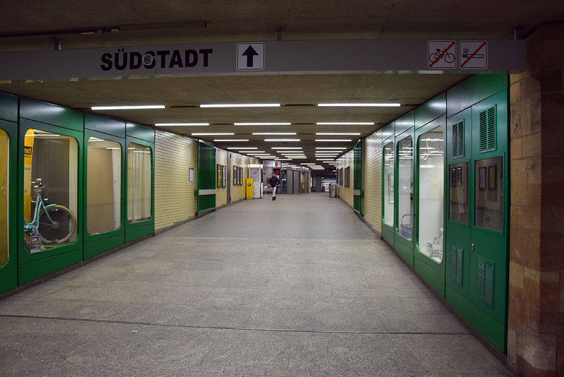 Datei:Hauptbahnhof Passage zur Südstadt.jpg