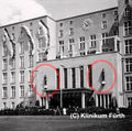 Eröffnung des Klinikum Fürth am 31. Juli 1931. An der Fassade noch die beiden Bronzeplastiken "Hoffnung & Erfüllung" von Karl Bößenecker.