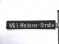 Straßenschild Willi-Mederer-Straße am alten Standort im <!--LINK'" 0:13-->