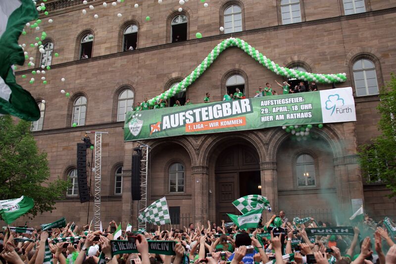 Datei:Aufstieg Spielvereinigung April 2012 17.jpg