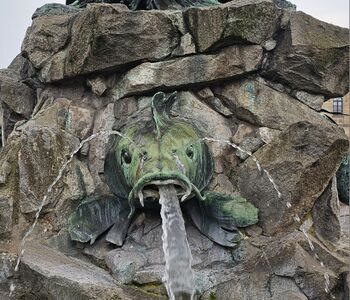 2025 08 23 Centaurenbrunnen Detail2.jpg