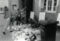 Aktion zur besseren Mülltrennung vor der damaligen Stadtbibliothek im Berolzheimerianum, 1984