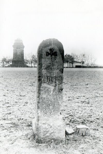 Datei:Grenzstein Bismarkturm img101.jpg