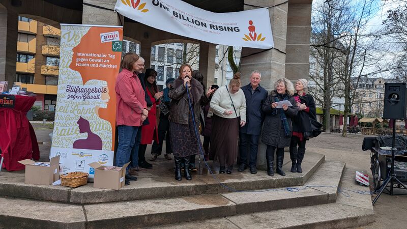 Datei:PaisleyOneBillionRising.jpg