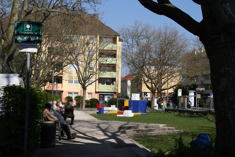 Datei:Stresemannplatz Besucher.jpg