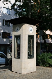 Wetterhäuschen Adenauer-Anlage.jpg