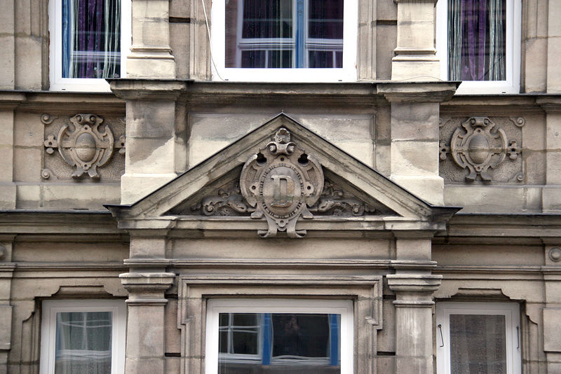 Datei:Hirschenstraße 12 Fenster 2016.jpg