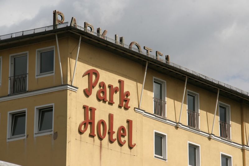 Datei:Parkhotel Juni 2013.jpg