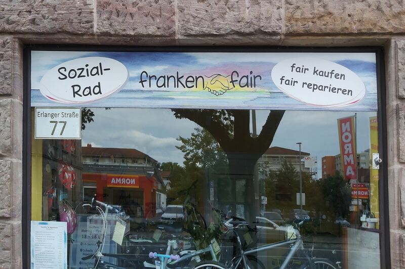 Datei:Sozialrad Schaufenster.jpg