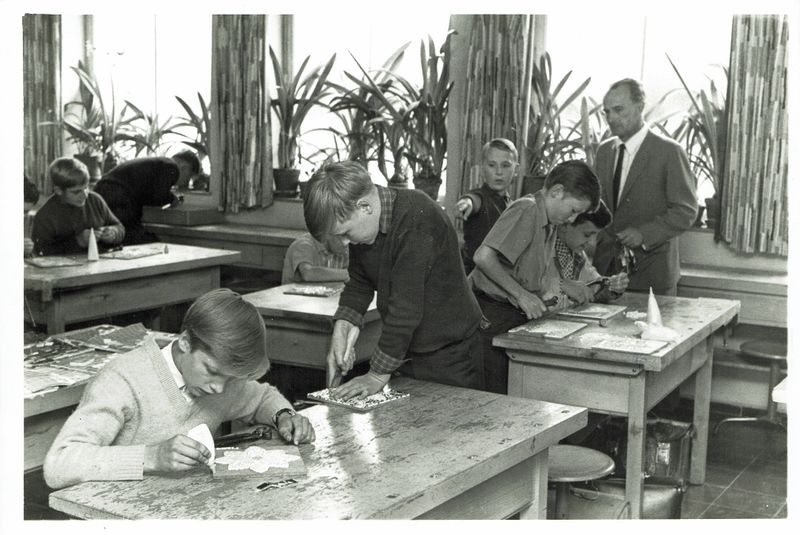 Datei:Stadeln Werkunterricht 1967.jpg