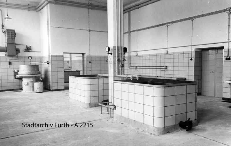 Datei:Rinder im Schlachthof A2215.jpg