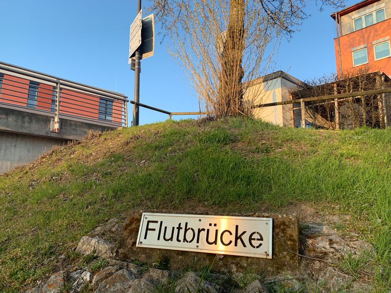 Datei:Schild Flutbrücke April 2020.jpg