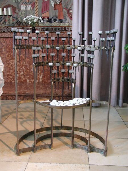 Datei:Opferleuchter Klinikum Fürth.JPG