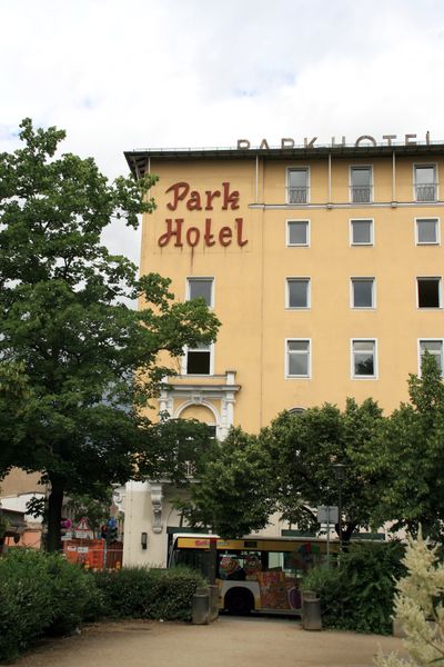 Datei:Schriftzug Ostansicht 2013.jpg