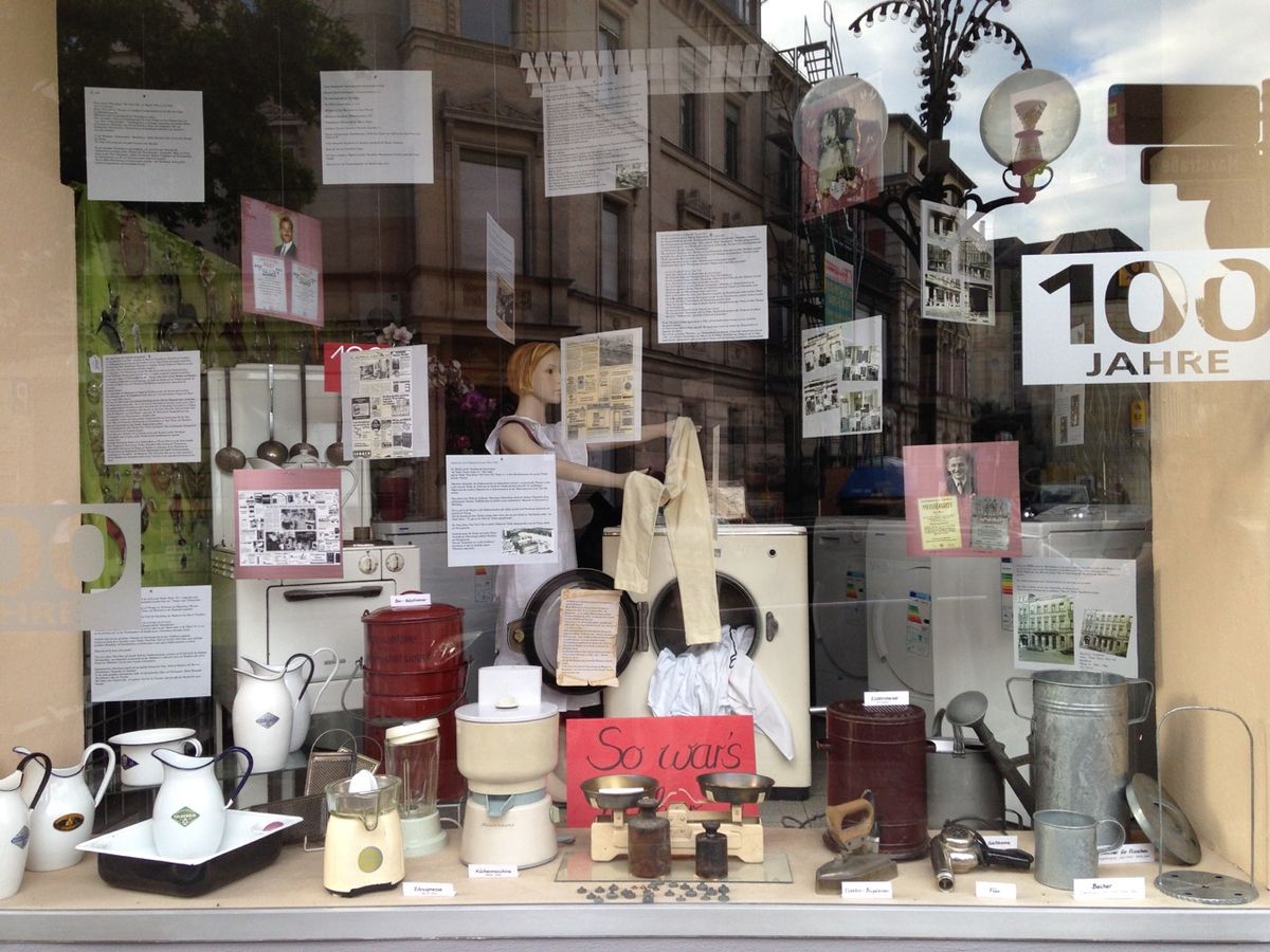 Wolf Am Bahnhof Furthwiki