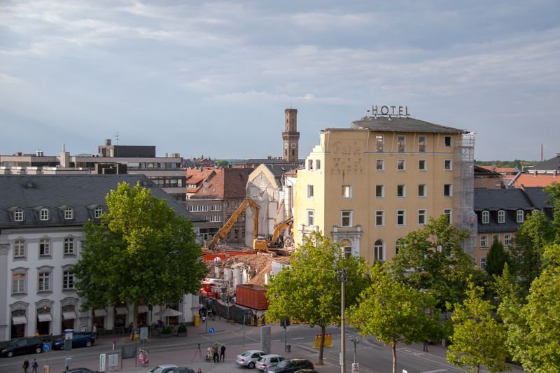 Datei:Parkhotel Abrissarbeiten 2013 12.jpg