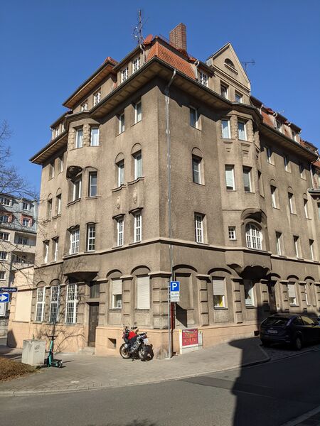 Datei:Theresienstraße 44 Mrz 2022.jpg