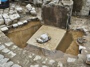 Restarbeiten Brunnen Löwenplatz April 2025.jpg